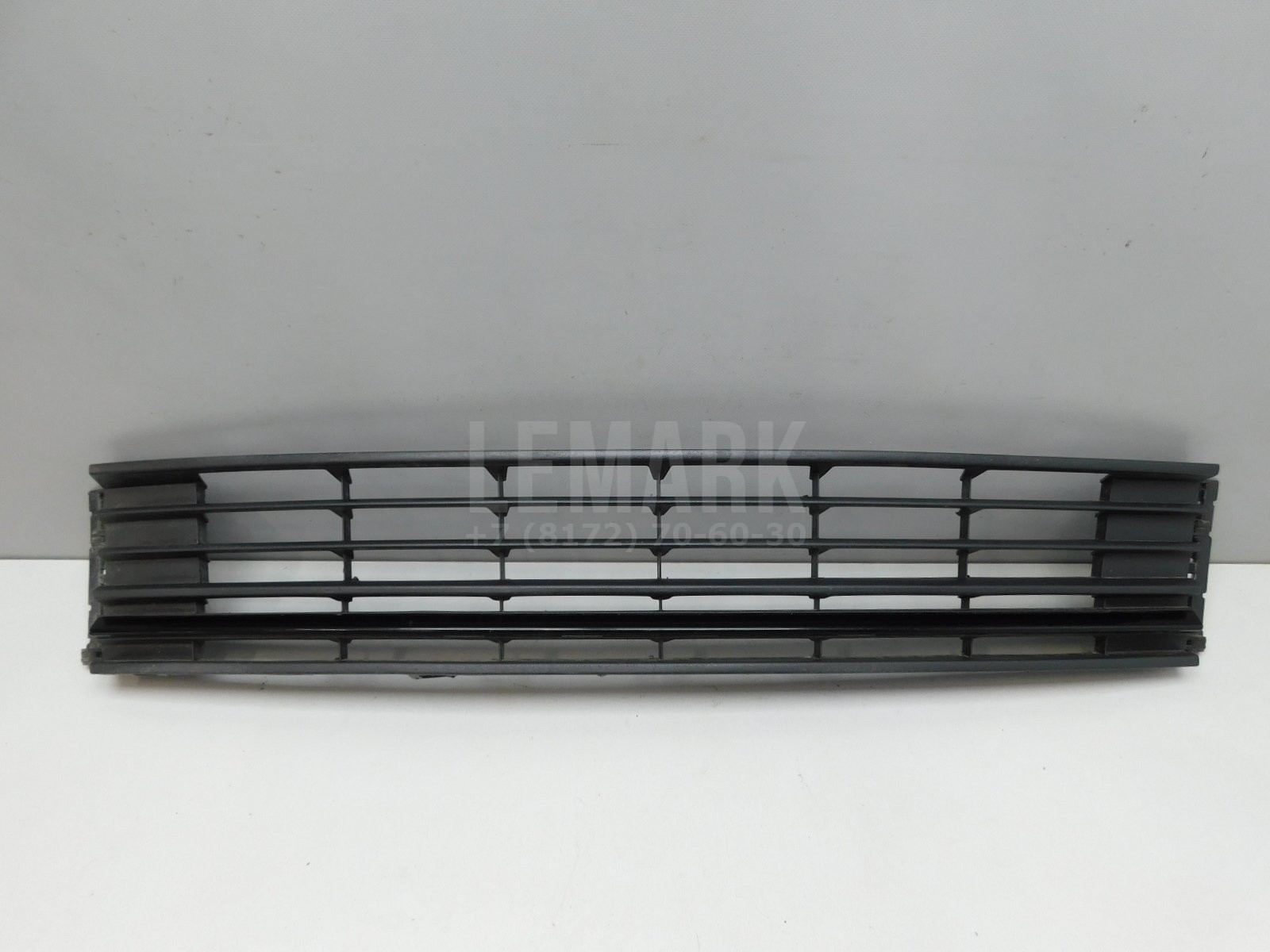 Решетка в бампер центральная Volkswagen Polo Sedan 2011-2020 6RU853677C