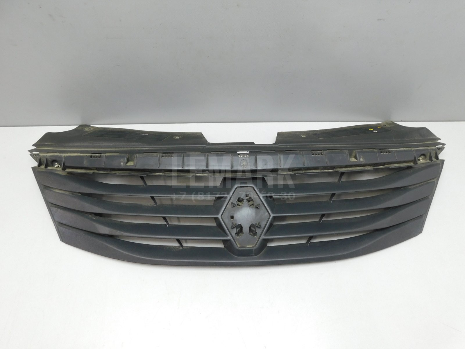 Решетка радиатора Renault Logan 2005> 8200752748