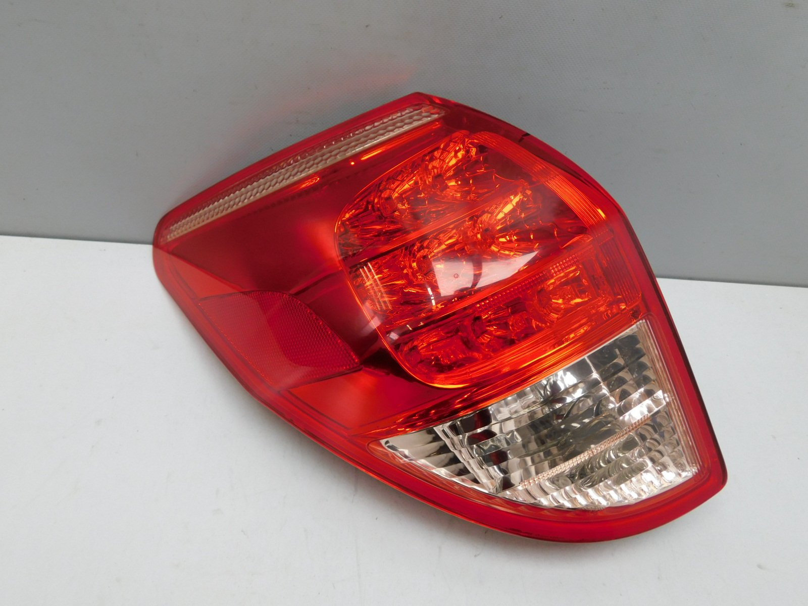 Фонарь задний левый Toyota RAV 4 2006-2013