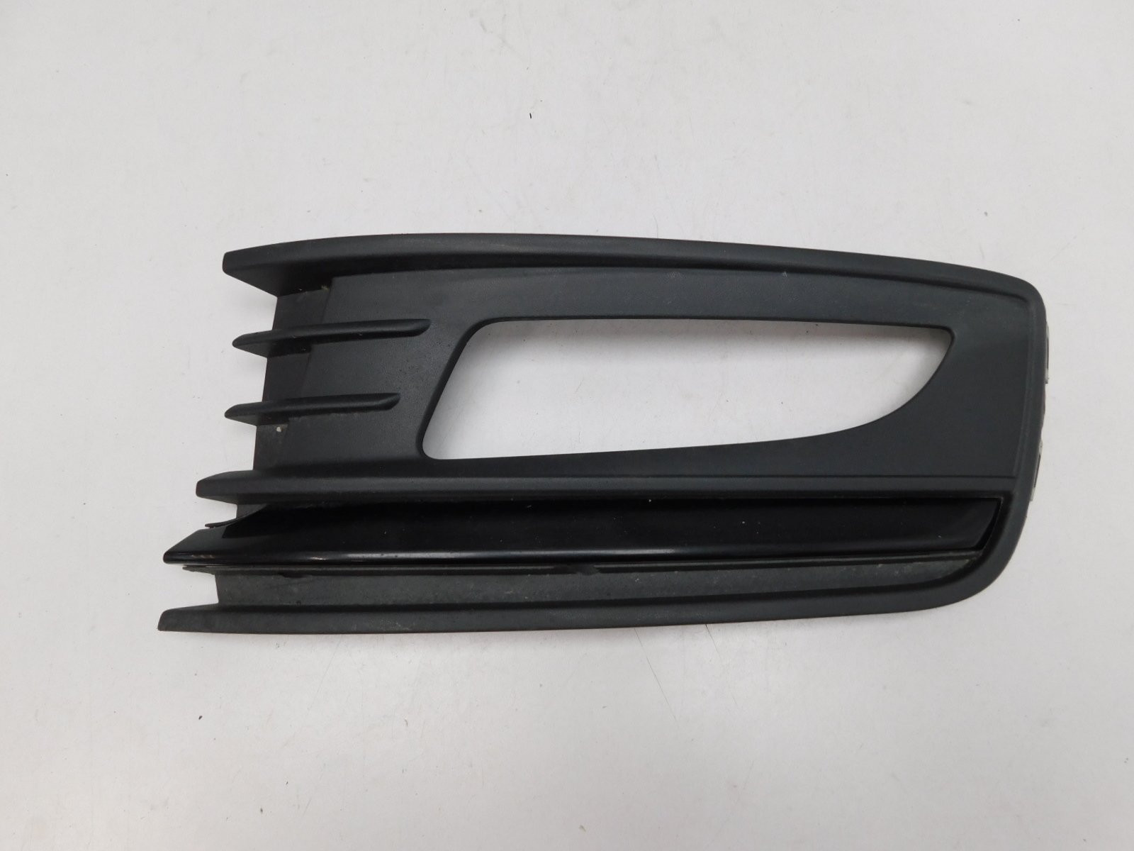 Решетка в бампер левая Volkswagen Polo Sedan 2011-2020