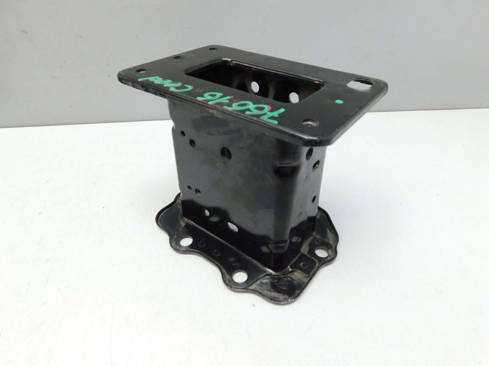 Кронштейн усилителя переднего ба Kia Ceed 2007-2012