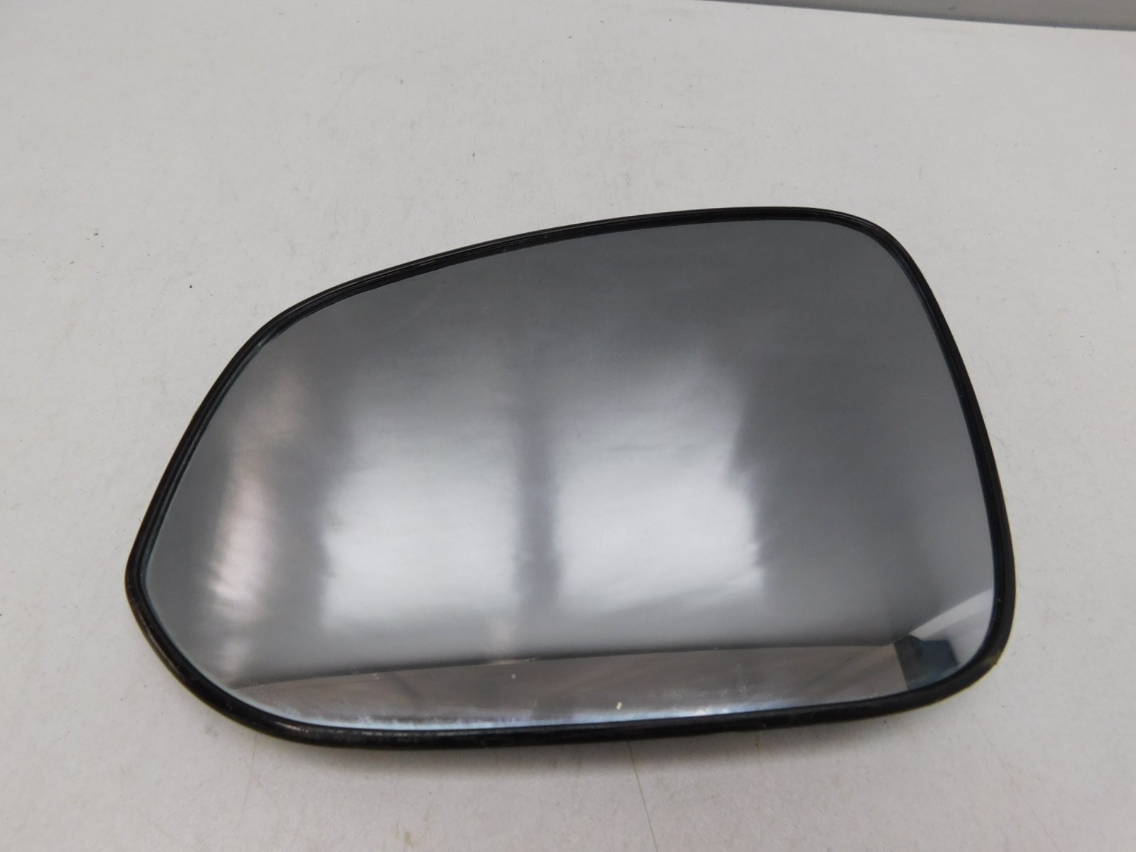 Стекло зеркала левого Toyota RAV 4 2013-2019