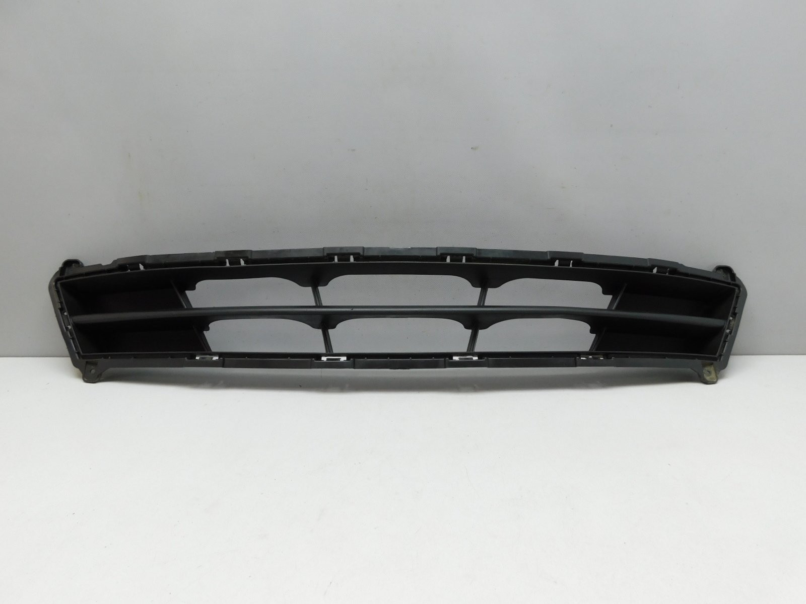 Решетка в бампер центральная Hyundai Solaris 2010-2017