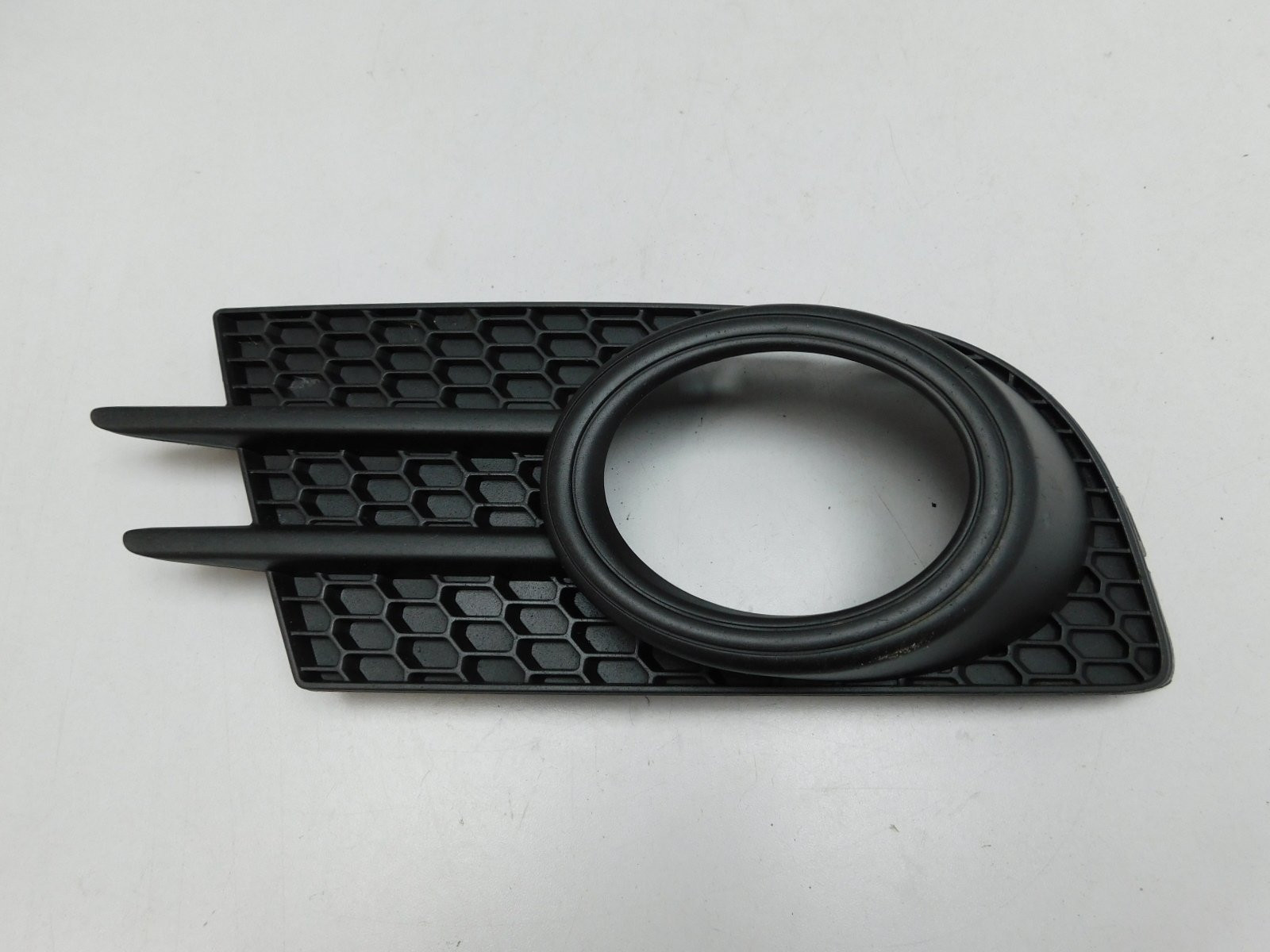 Решетка в бампер правая Volkswagen Tiguan 2007-2017