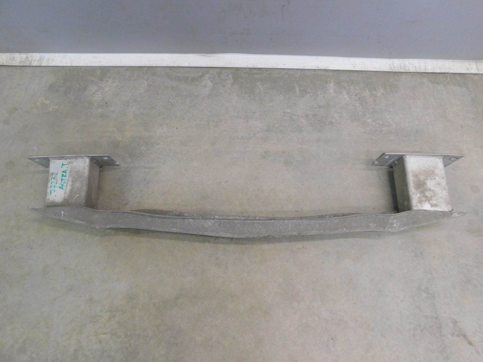 Усилитель заднего бампера Opel Astra J 2010>