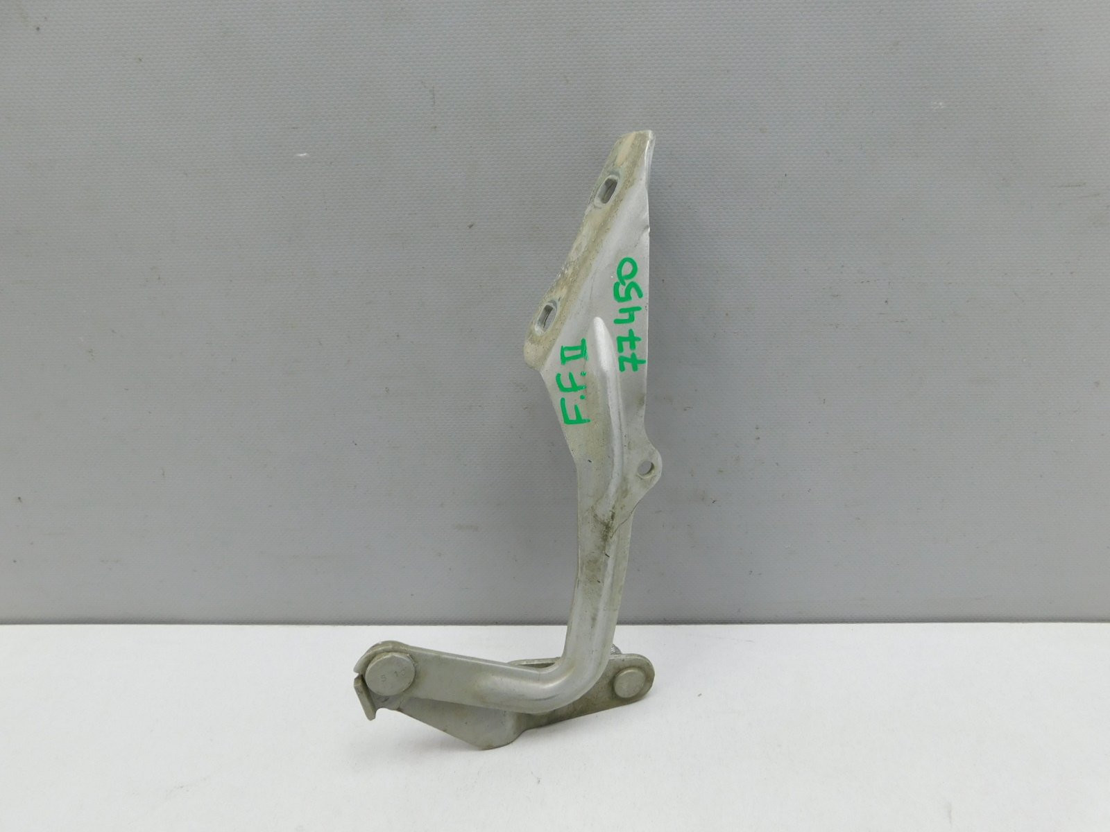 Петля капота правая Ford Focus II 2005-2008