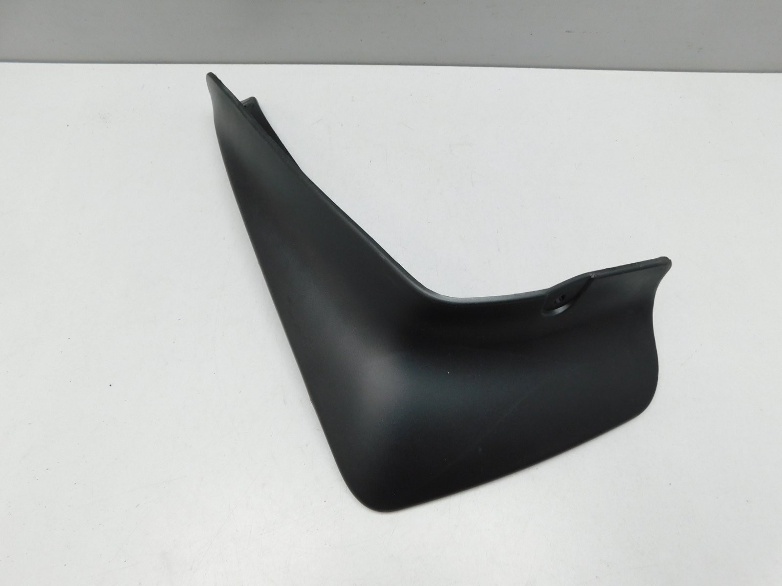 Брызговик задний левый Mitsubishi Outlander XL (CW) 2006-2012