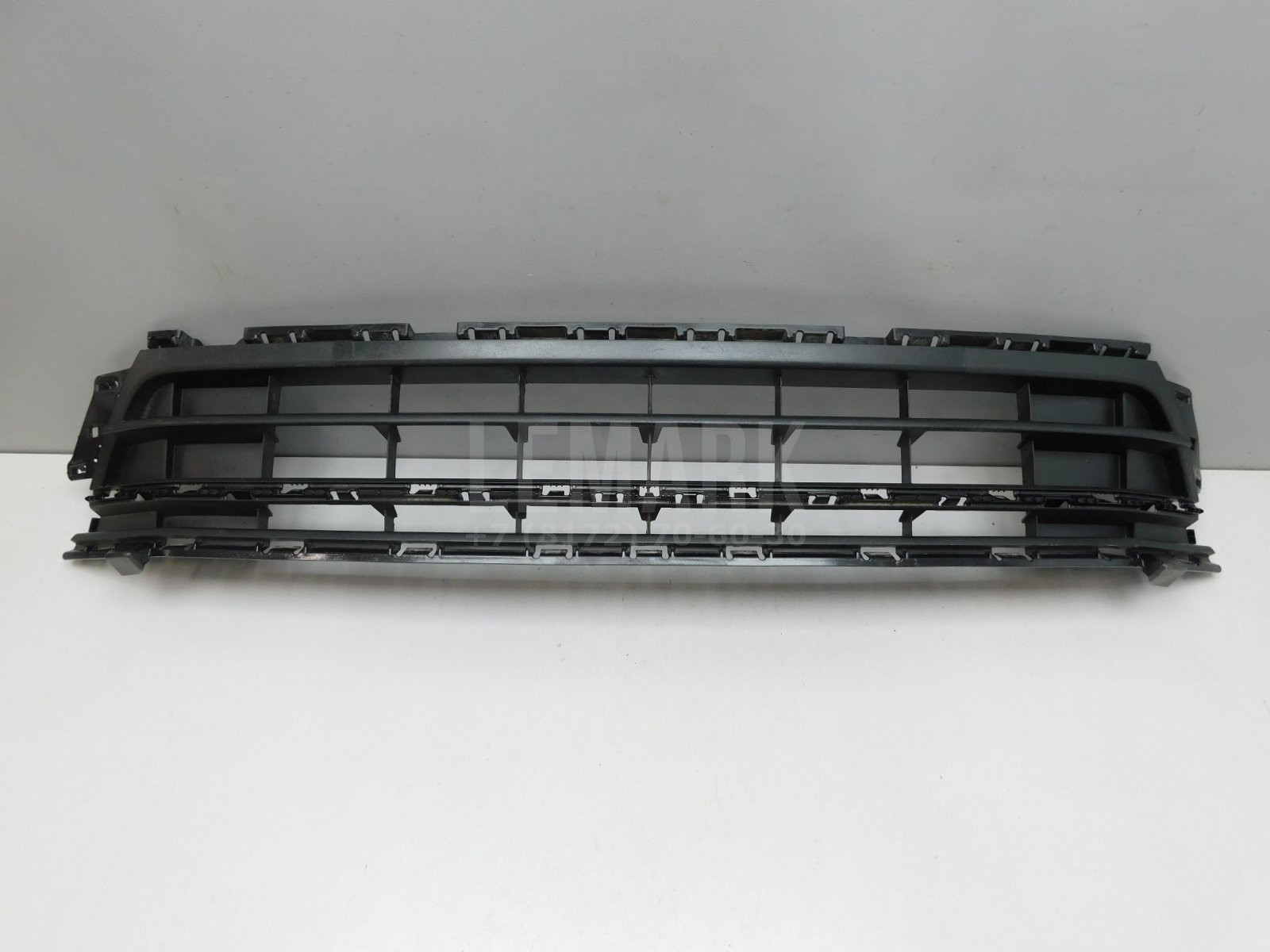 Решетка в бампер центральная Volkswagen Jetta 2011> 5C6853677D