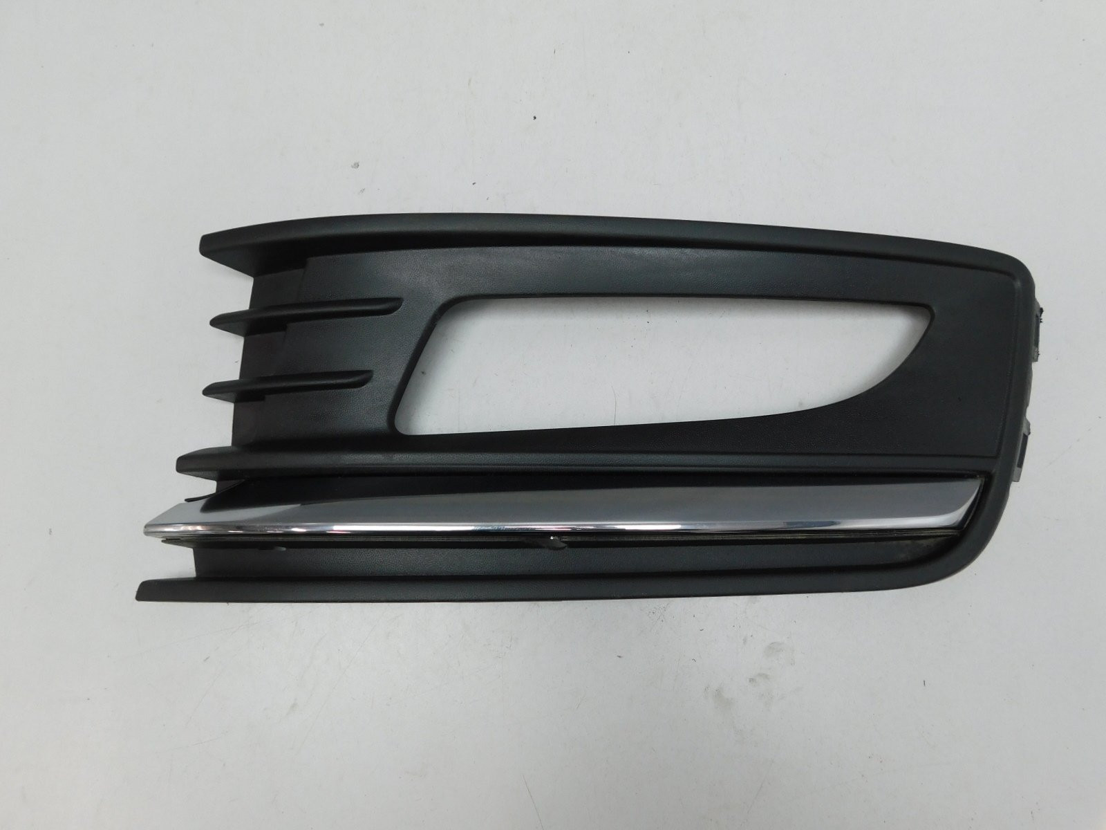 Решетка в бампер левая Volkswagen Polo Sedan 2011-2020