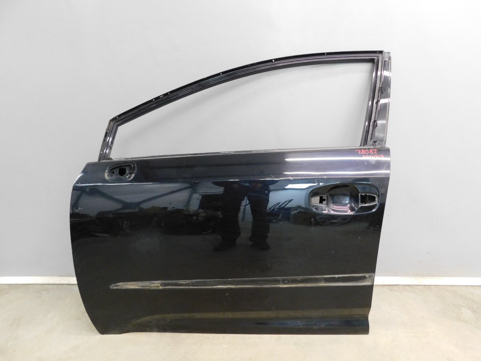 Дверь передняя левая Toyota Avensis 2009>