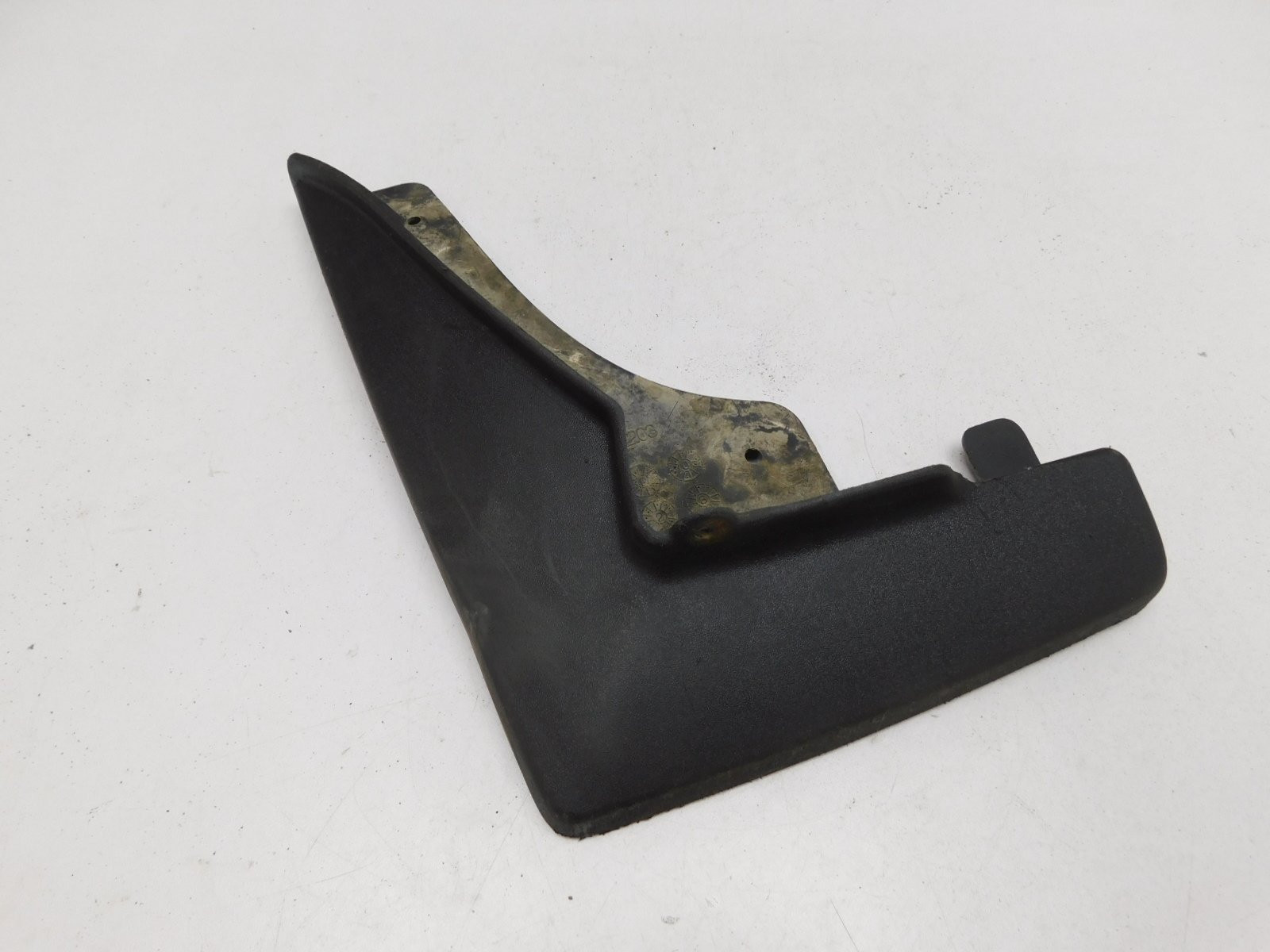 Брызговик передний левый Cadillac SRX 2009>