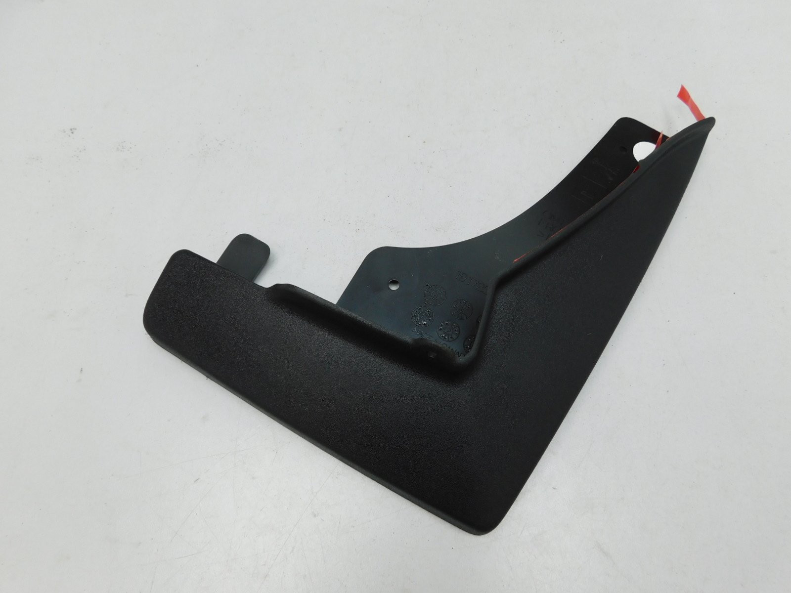 Брызговик передний правый Cadillac SRX 2009>