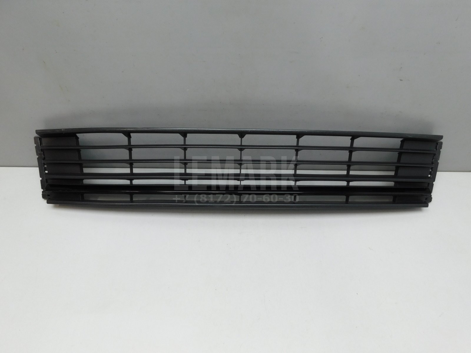 Решетка в бампер центральная Volkswagen Polo Sedan 2011-2020 6RU853677C