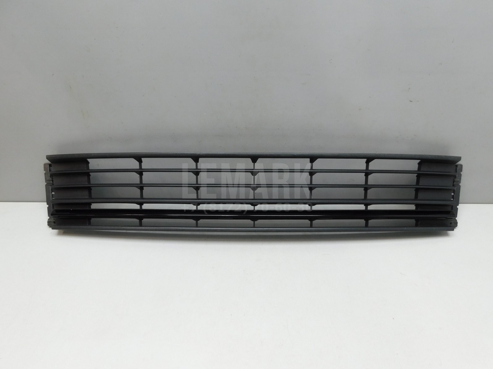 Решетка в бампер центральная Volkswagen Polo Sedan 2011-2020 6RU853677C