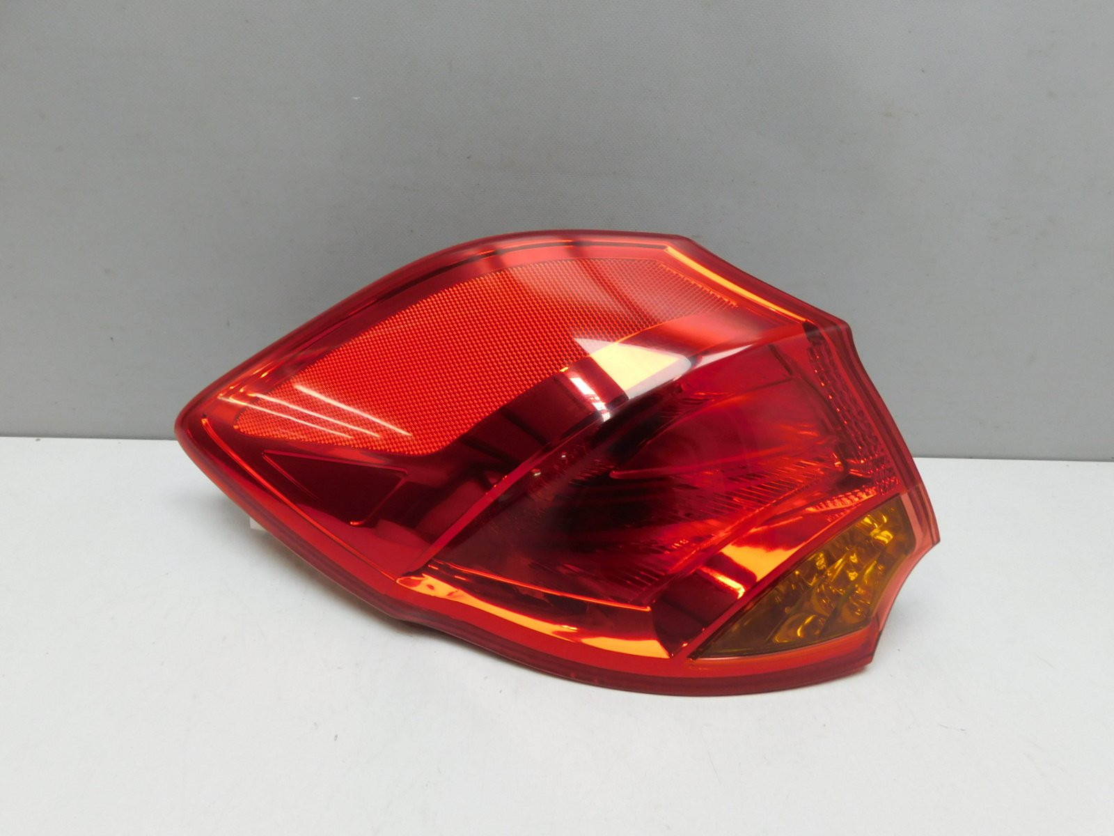 Фонарь задний наружный левый Kia Ceed 2012-2018