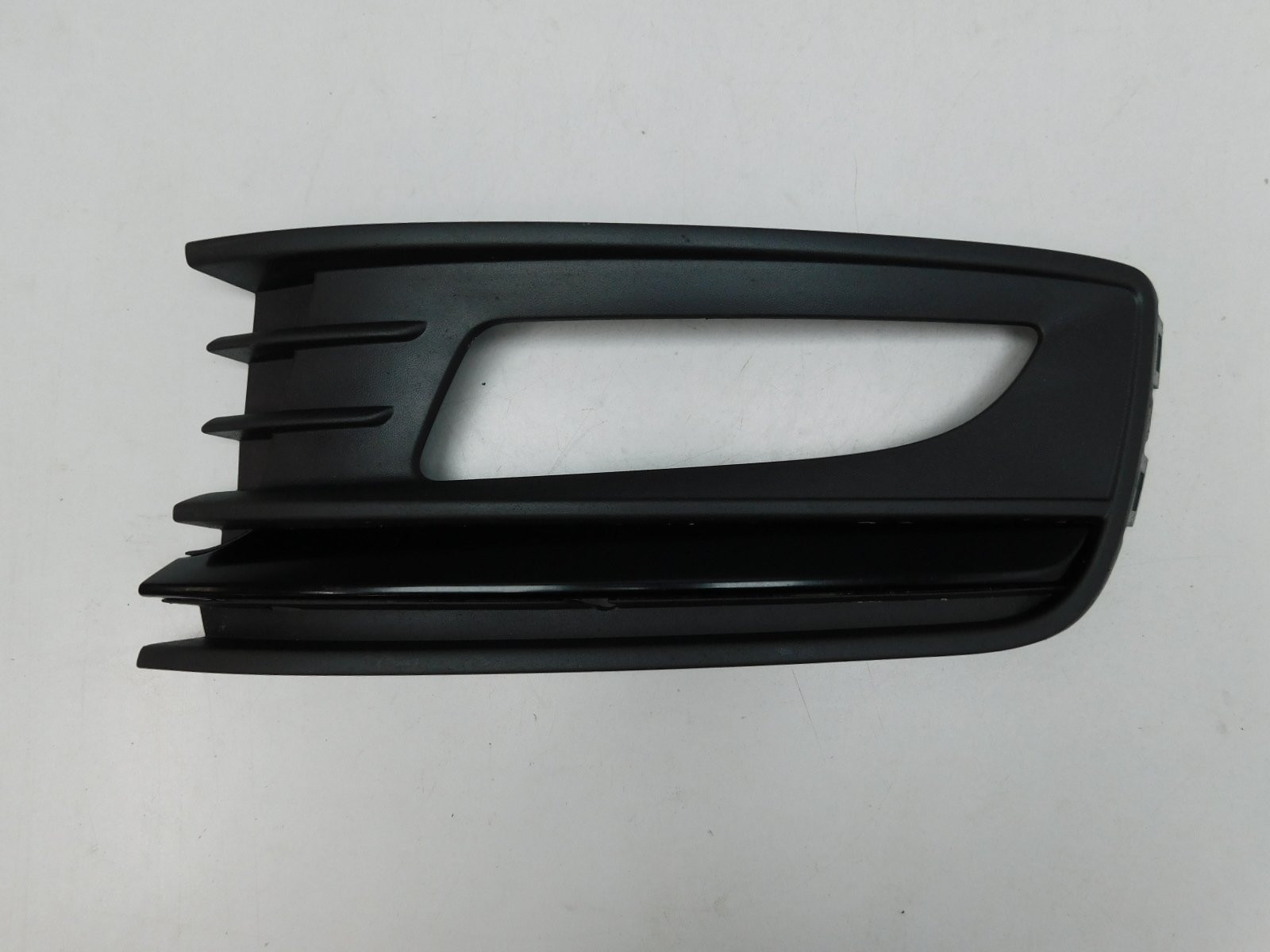 Решетка в бампер левая Volkswagen Polo Sedan 2011-2020