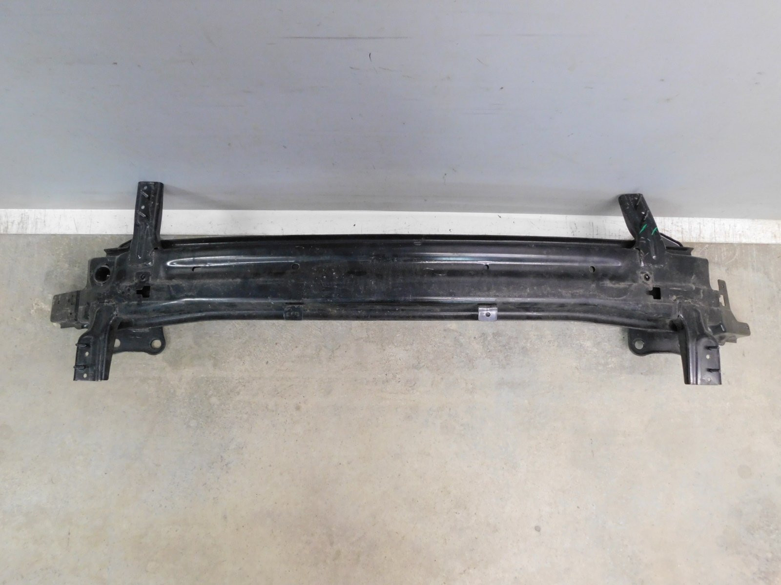 Усилитель переднего бампера Kia Sorento 2009>