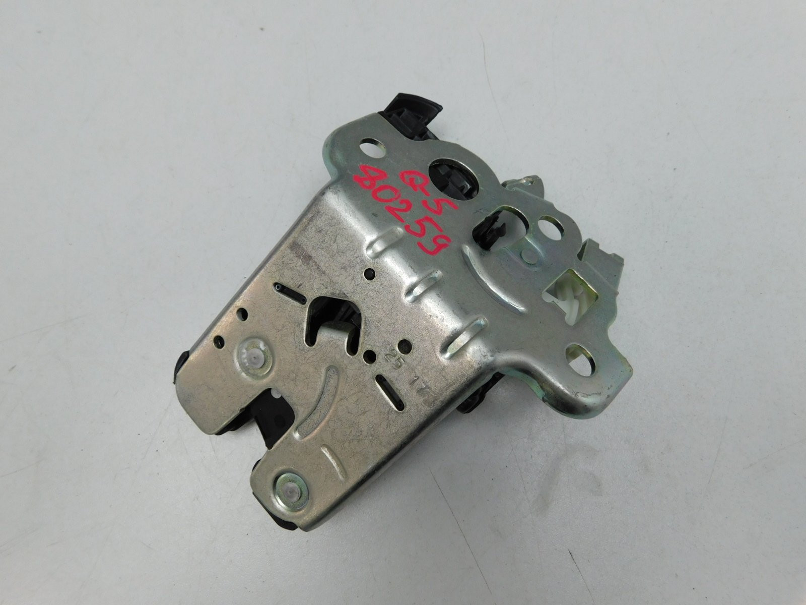 Замок багажника Audi Q5 2008-2017