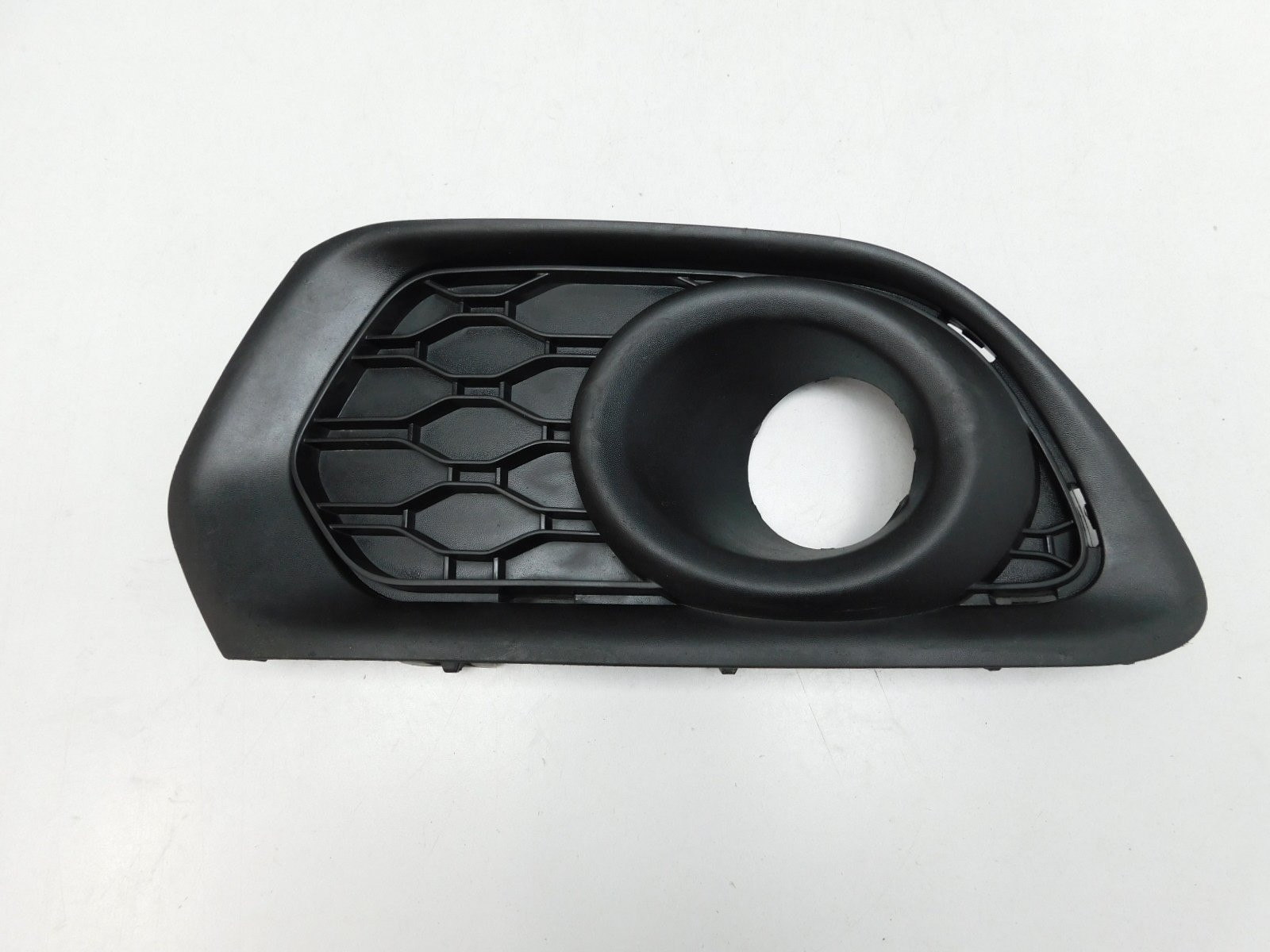 Решетка в бампер левая Renault Sandero 2014>