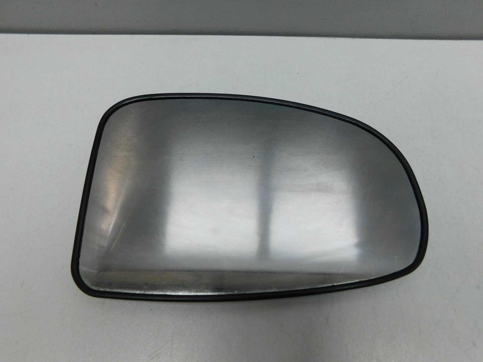 Стекло зеркала правого Toyota Avensis 2009>