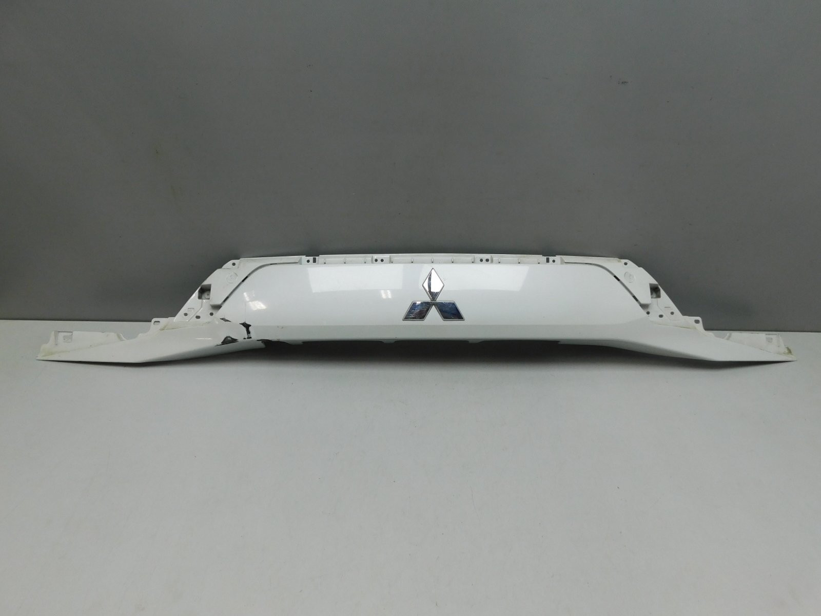 Накладка двери багажника Mitsubishi Outlander 2012>