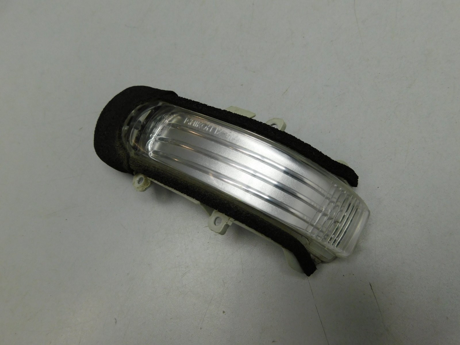 Повторитель указателя поворота Toyota Corolla E15 2006-2013