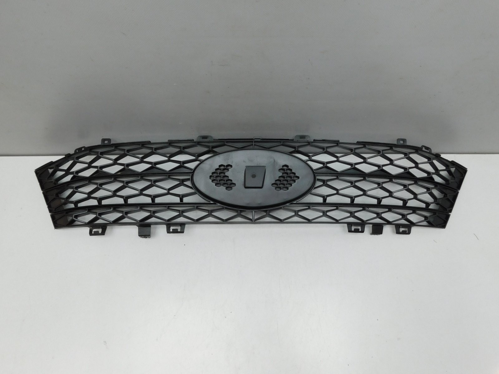 Решетка радиатора VAZ Vesta 2015>