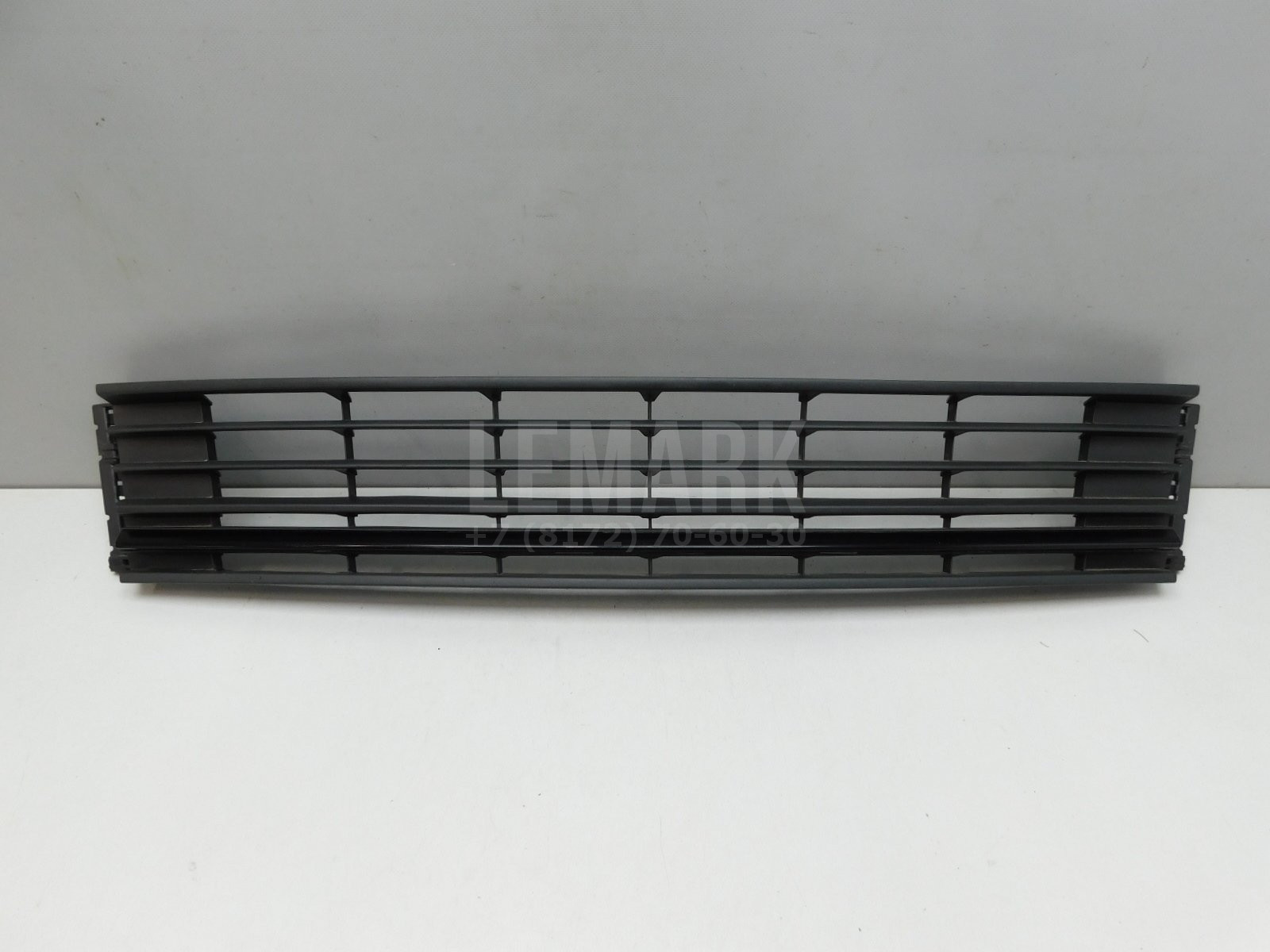 Решетка в бампер центральная Volkswagen Polo Sedan 2011-2020 6RU853677C