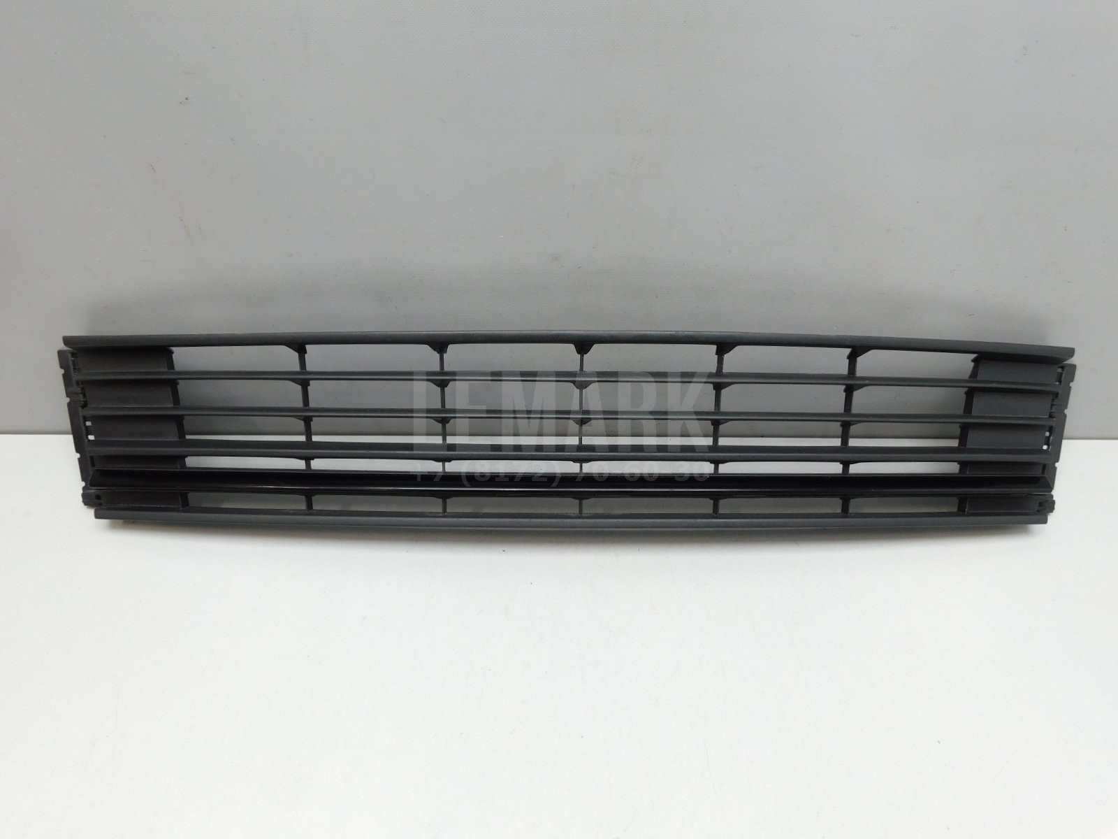 Решетка в бампер центральная Volkswagen Polo Sedan 2011-2020 6RU853677C