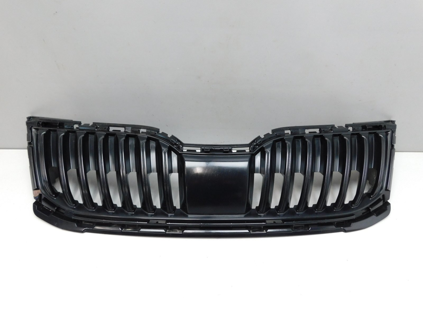 Решетка радиатора Skoda Octavia III (A7) 2013-2020