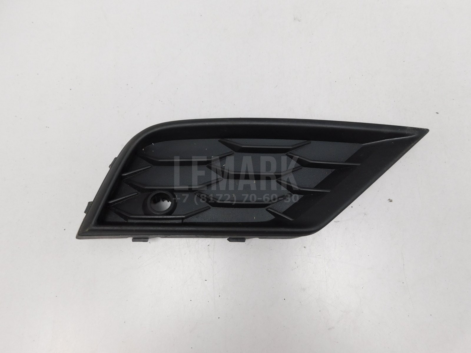Решетка в бампер правая Volkswagen Tiguan 2017> 5NA853666A