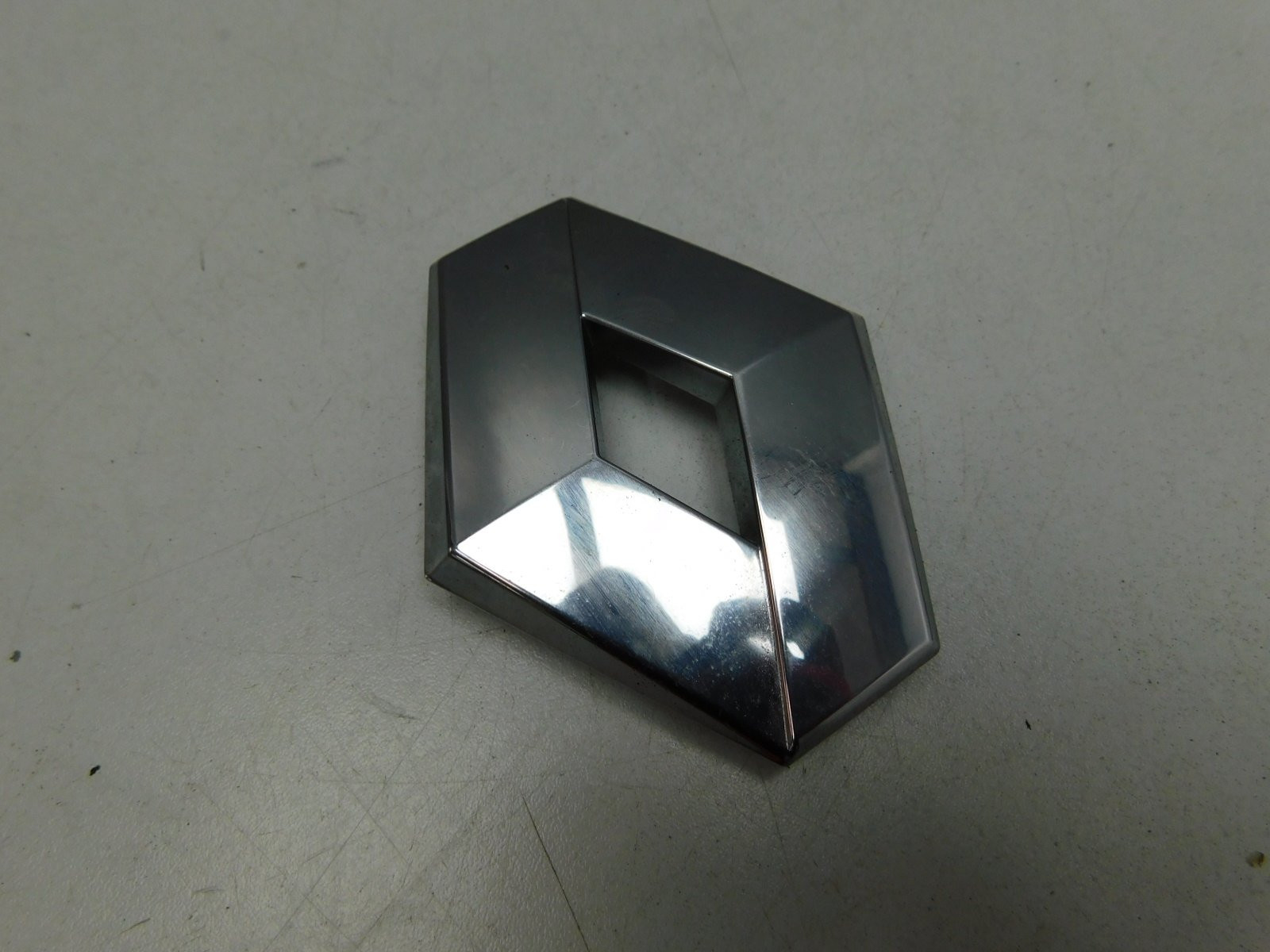 Эмблема Renault Sandero 2009>