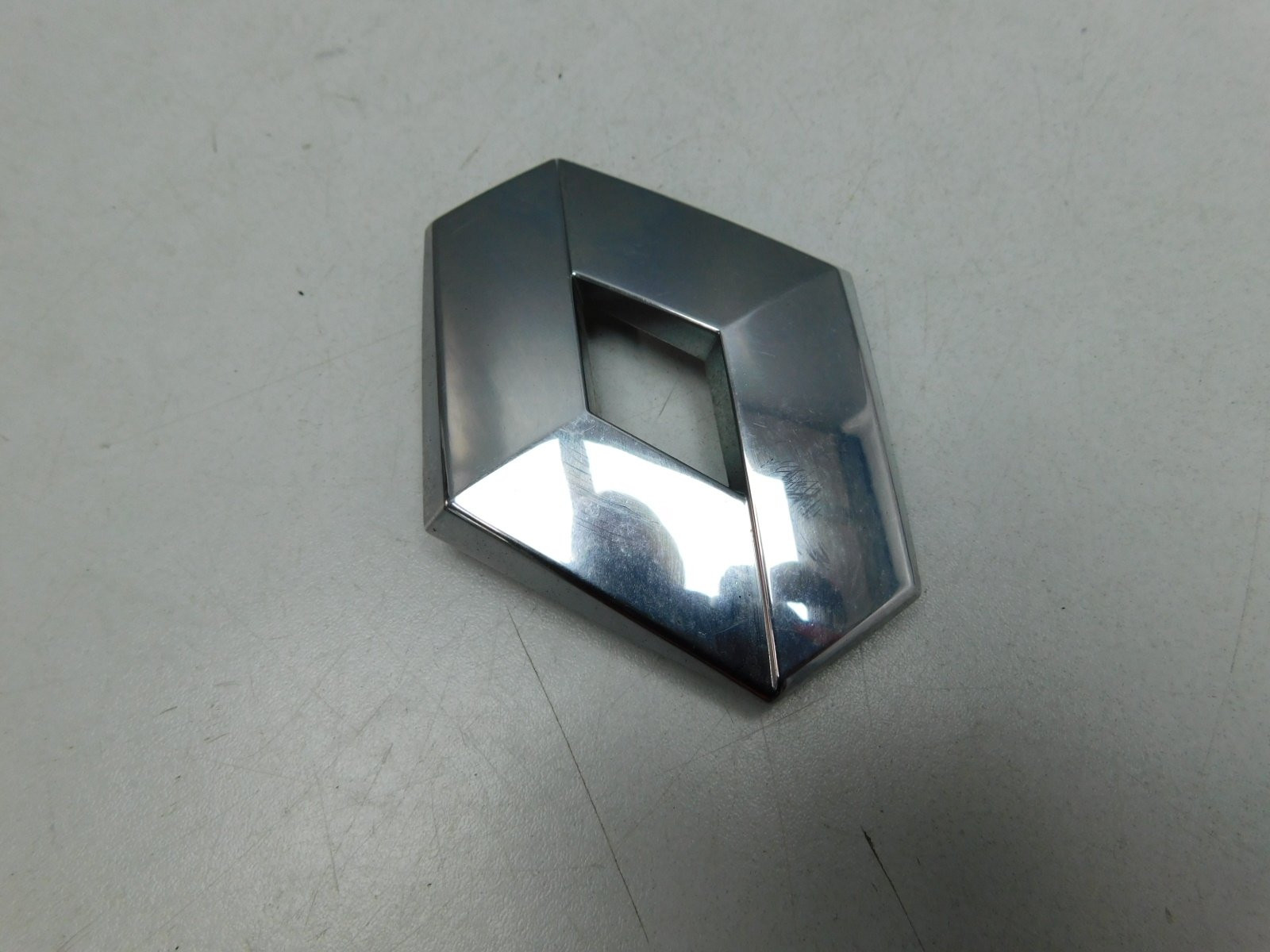 Эмблема Renault Sandero 2009>