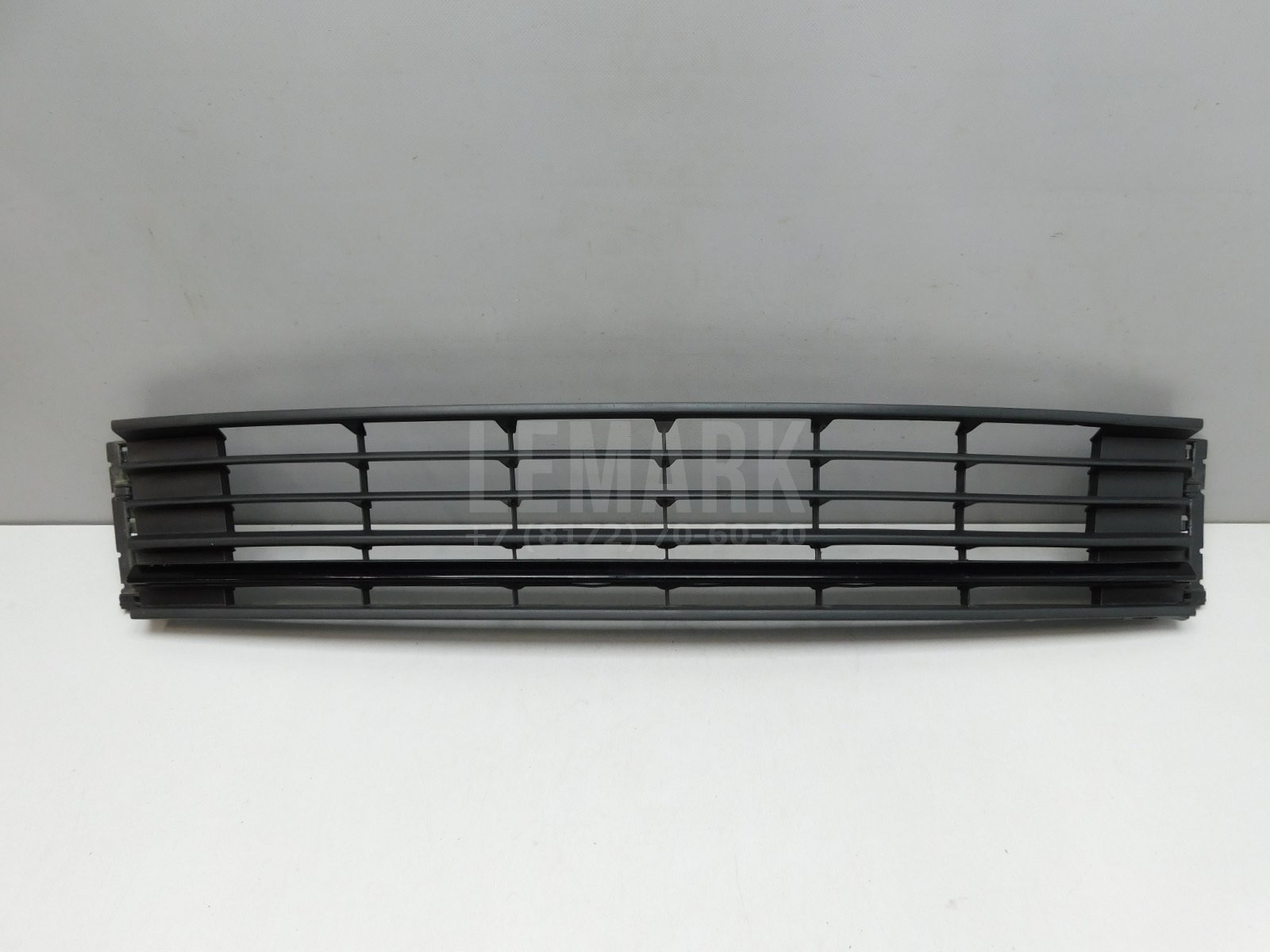 Решетка в бампер центральная Volkswagen Polo Sedan 2011-2020 6RU853677C