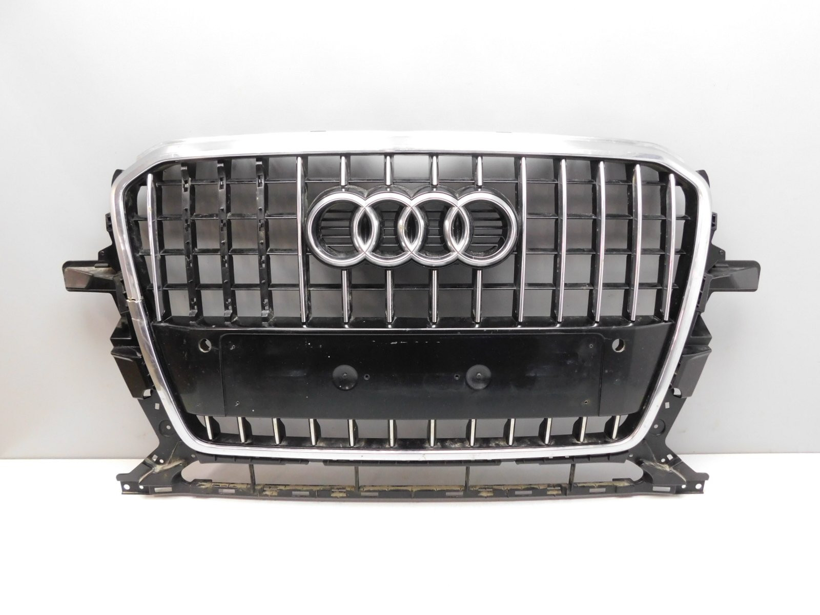 Решетка радиатора Audi Q5 2008-2017