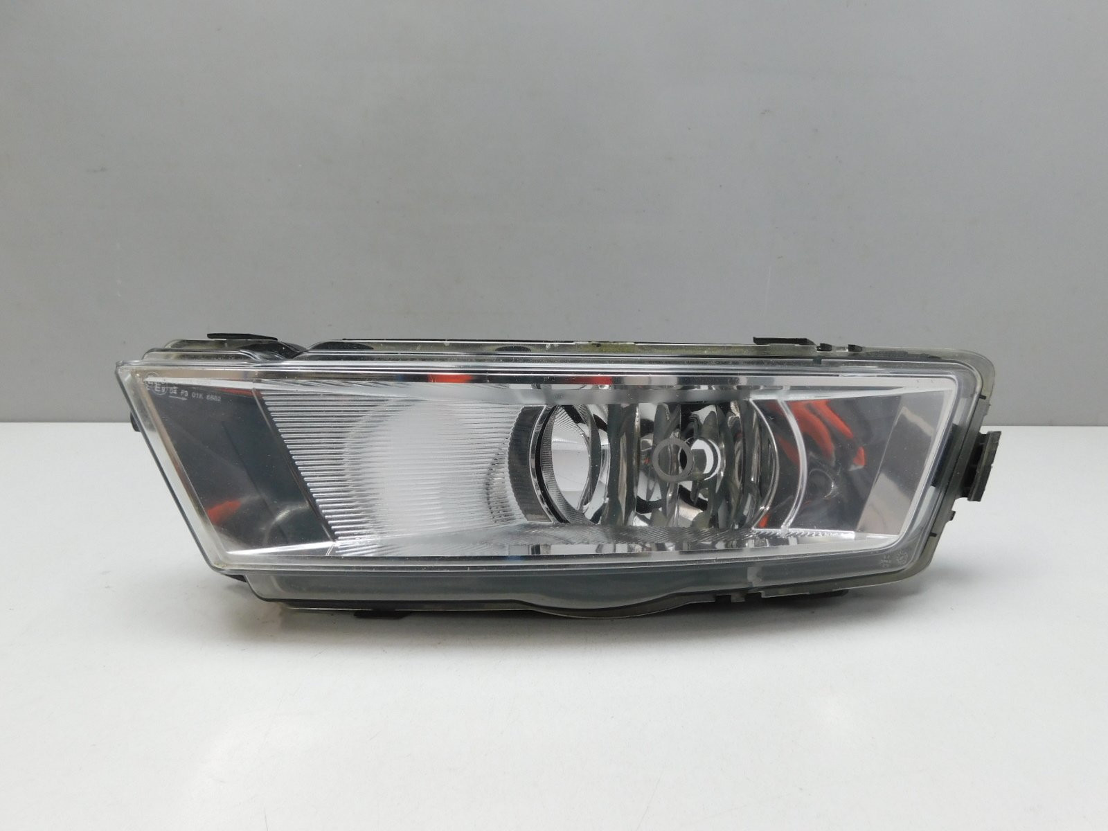 Фара противотуманная левая Skoda Rapid 2013-2020