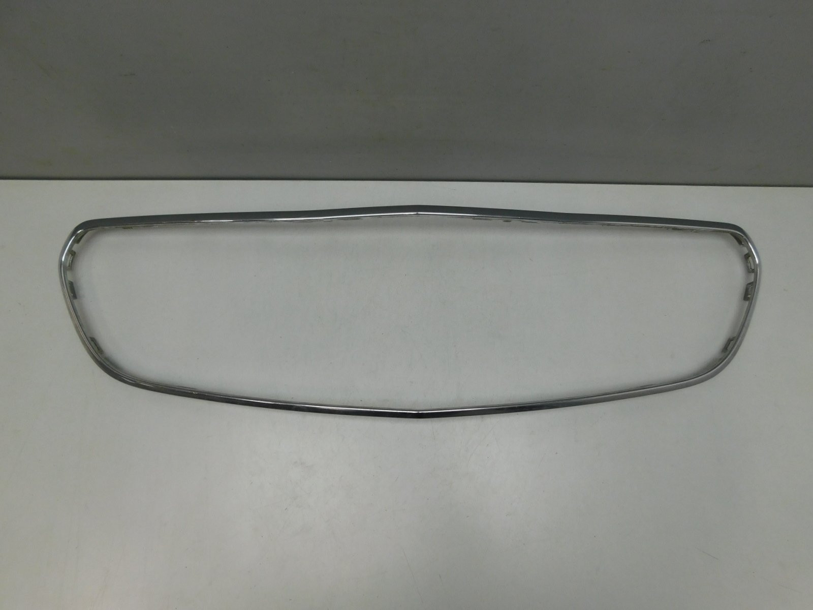 Молдинг решетки радиатора Mercedes-Benz E-Klasse W213 2016>