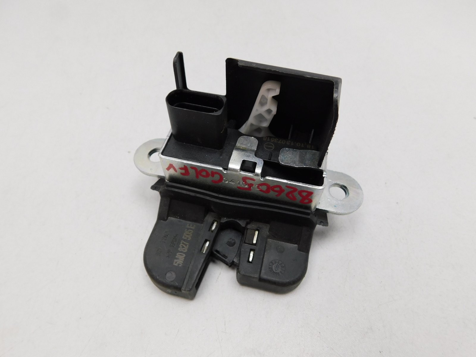 Замок багажника Volkswagen Golf V 2004-2009