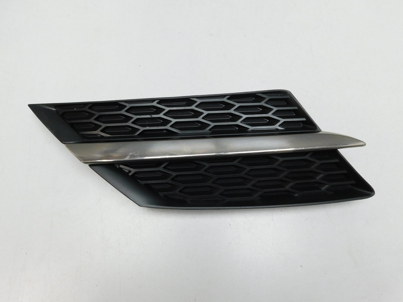 Решетка радиатора Toyota RAV 4 2013-2019