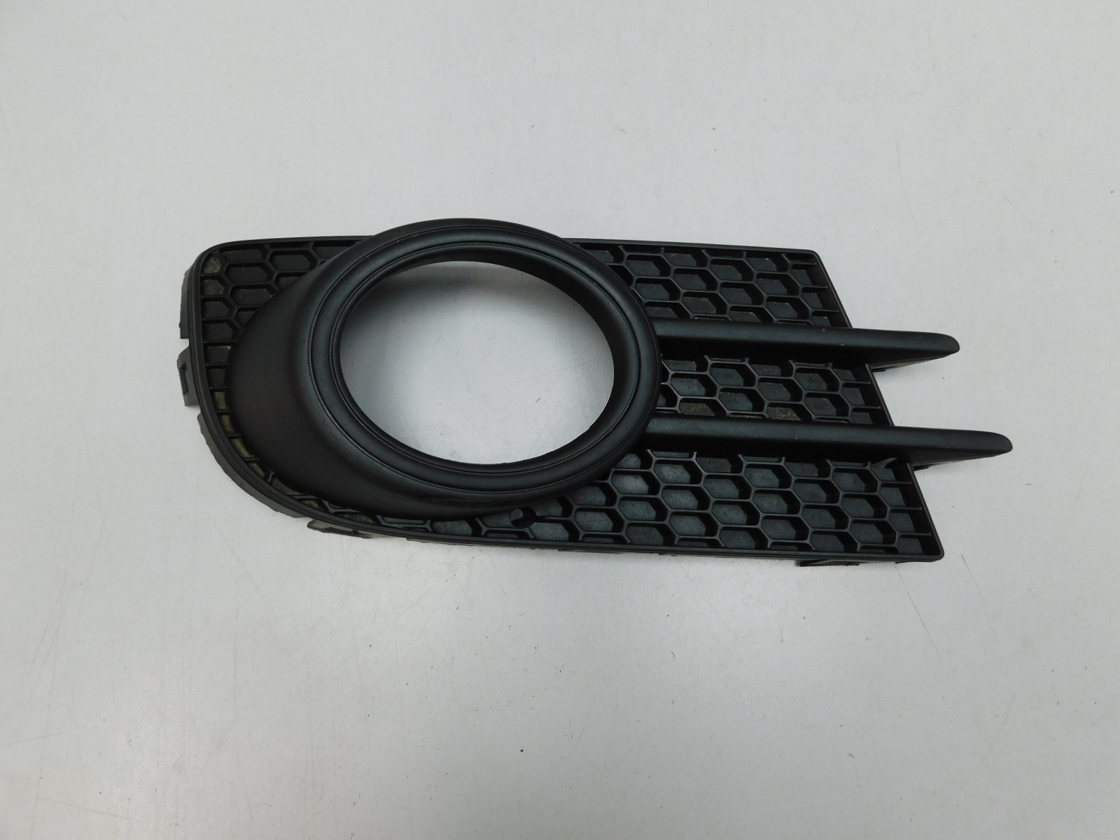 Решетка в бампер правая Volkswagen Tiguan 2007-2017