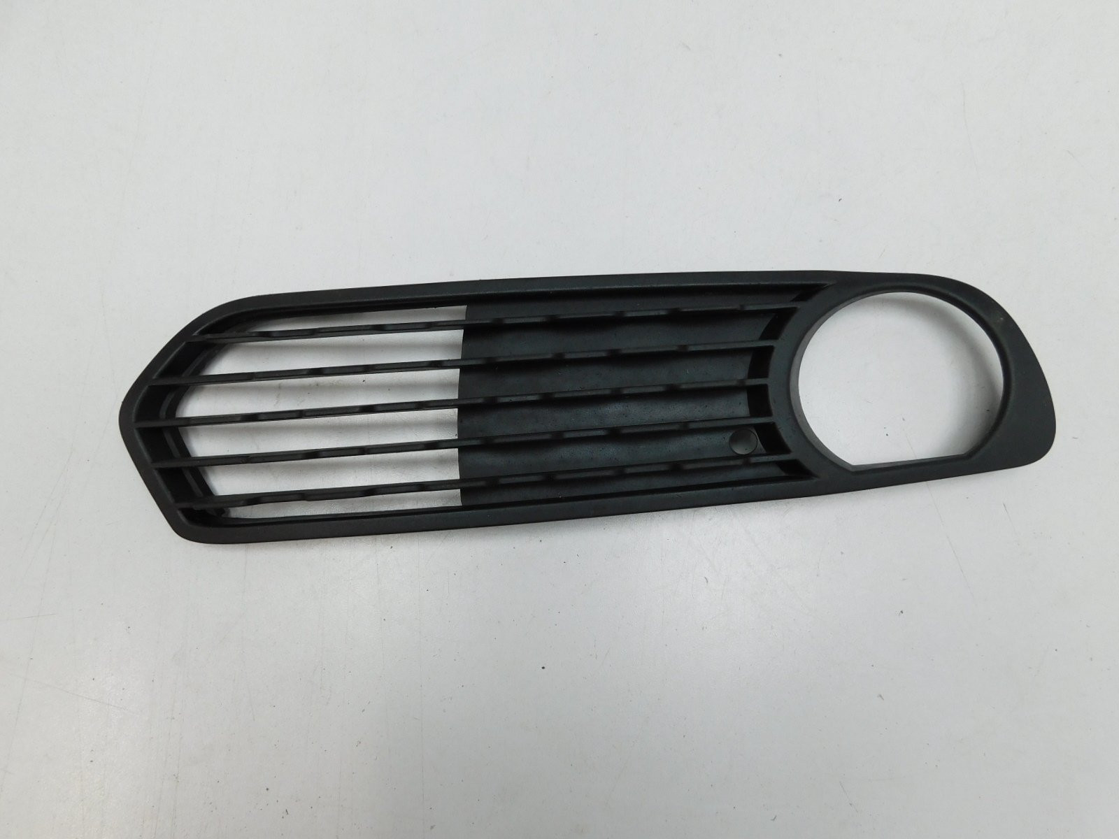 Решетка в бампер правая BMW 1-серия F20/F21 2011>