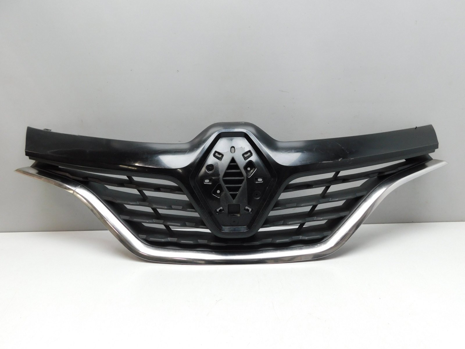 Решетка радиатора Renault Kaptur 2016>