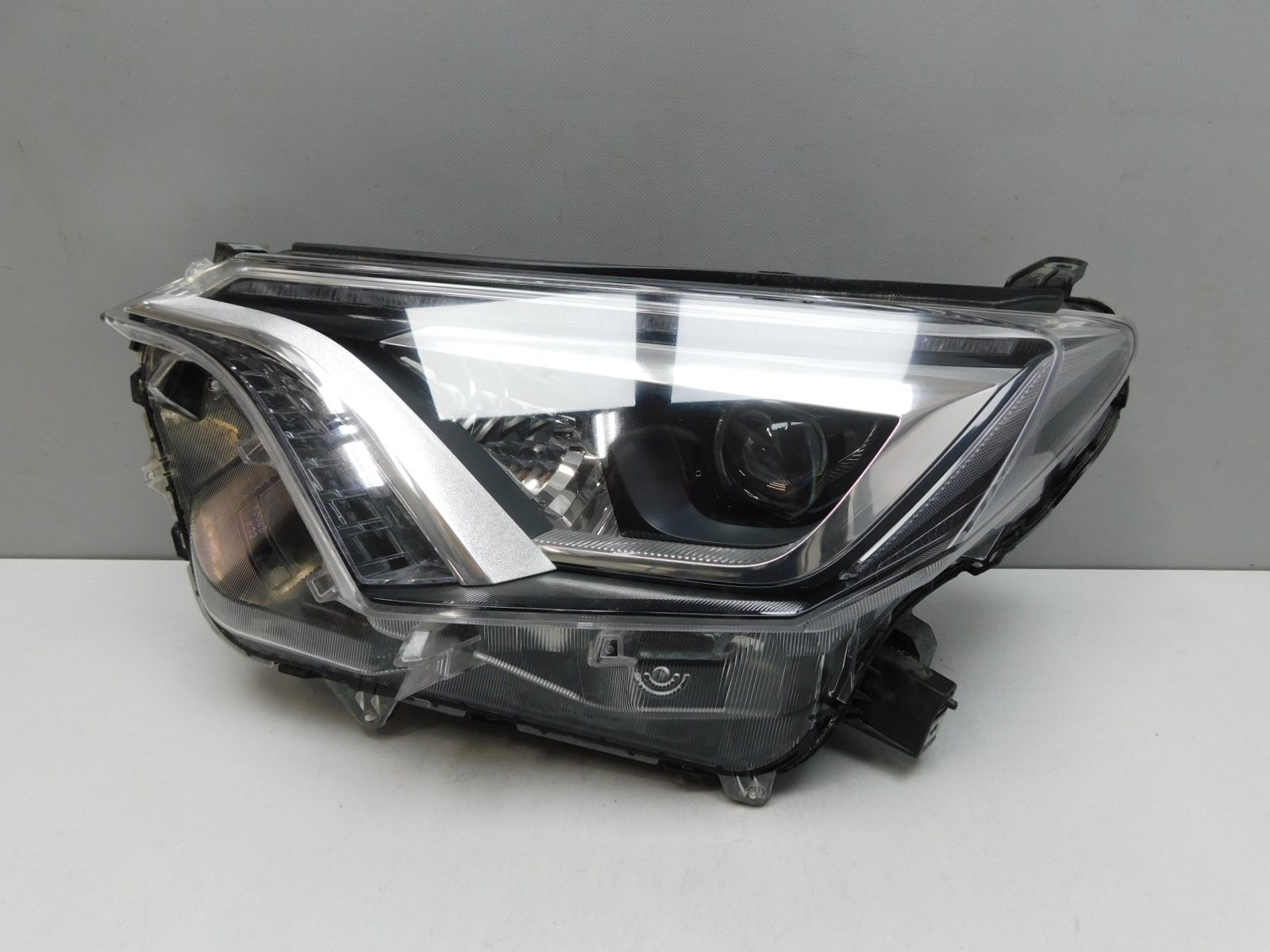 Фара левая Toyota RAV 4 2013-2019