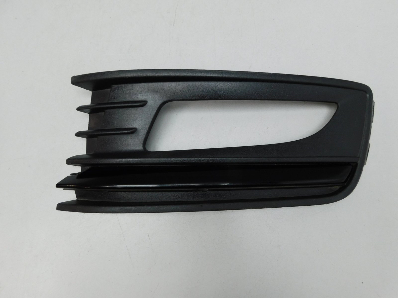 Решетка в бампер левая Volkswagen Polo Sedan 2011-2020