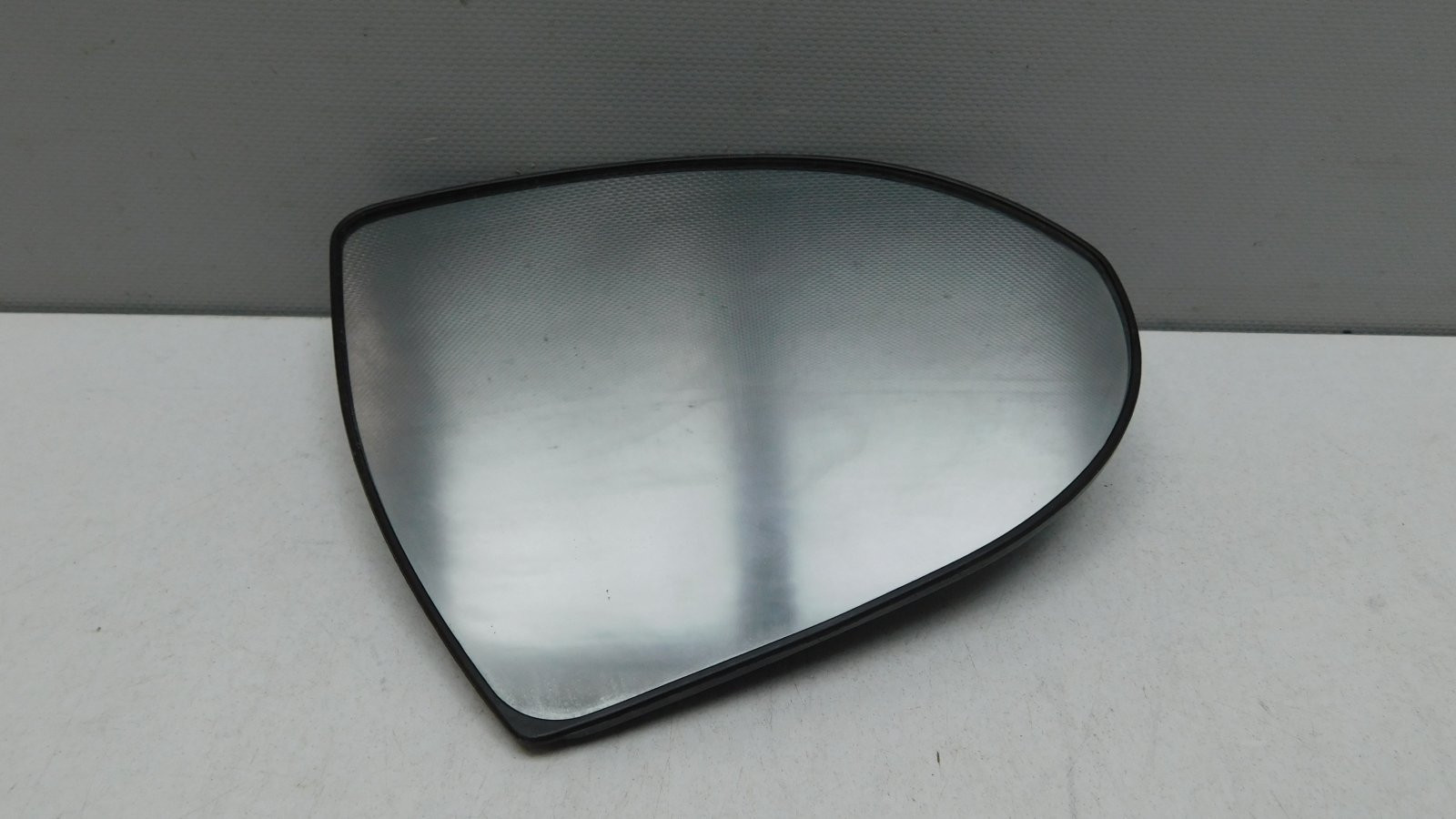 Стекло зеркала правого Kia Sportage 2010-2015