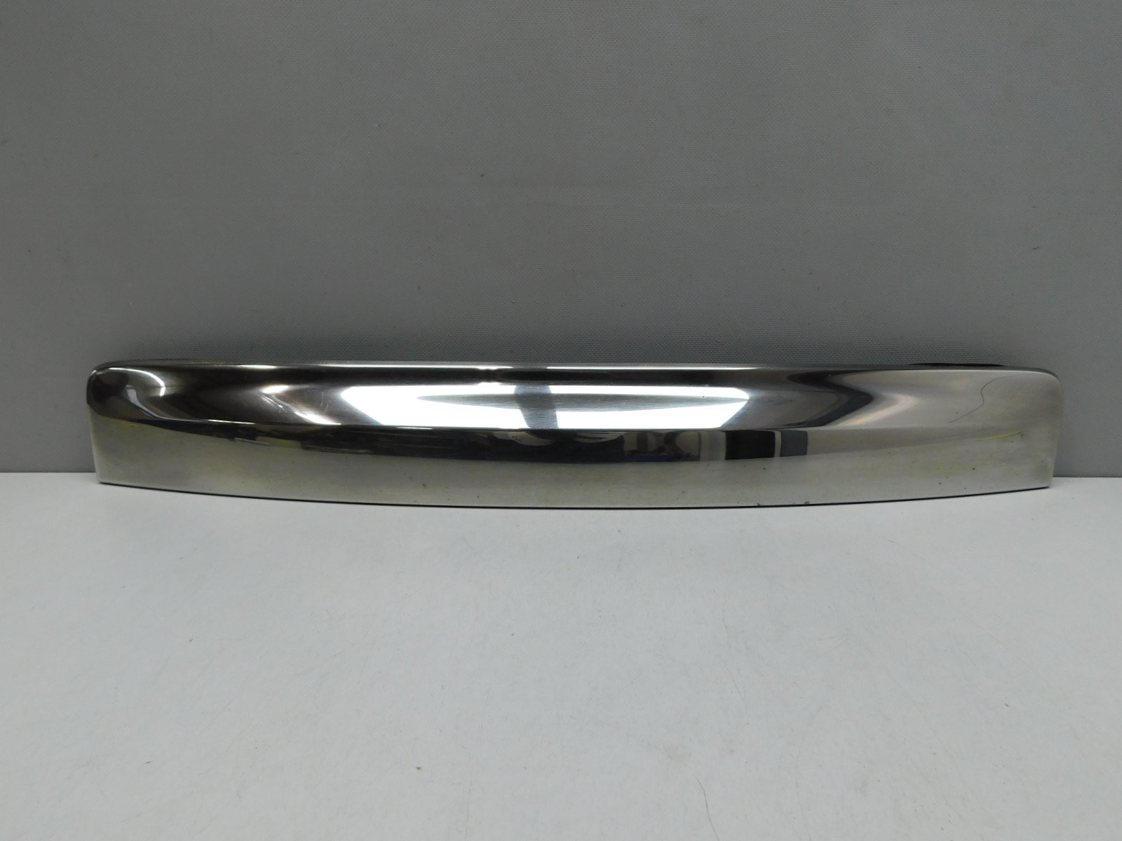 Накладка двери багажника Nissan Patrol (Y62) 2010>