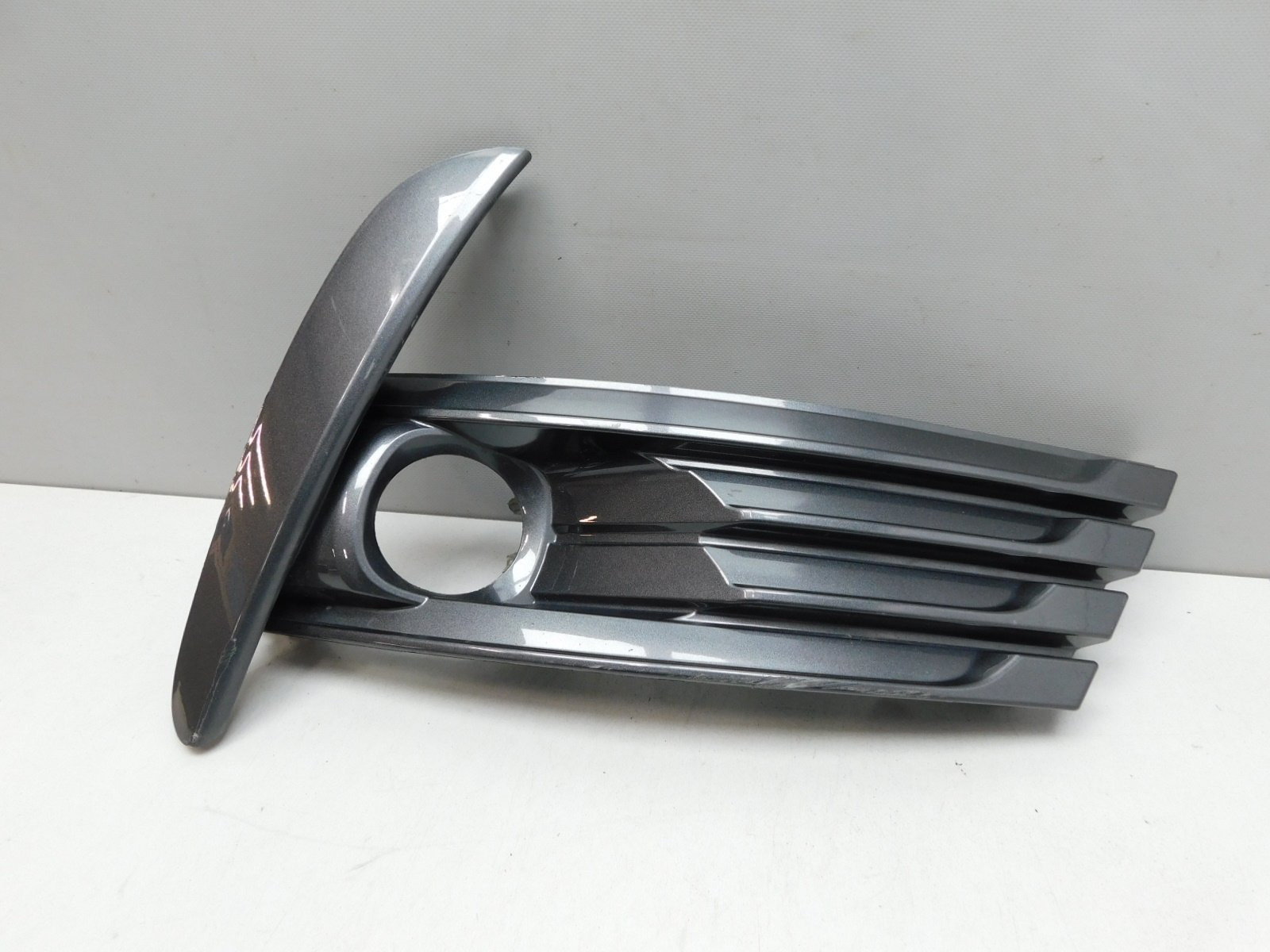 Решетка в бампер правая Toyota Corolla E18 2013-2018