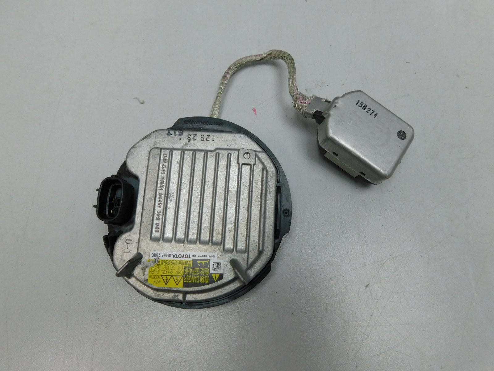 Блок розжига ксеноновой лампы Toyota Camry V50 2011-2018