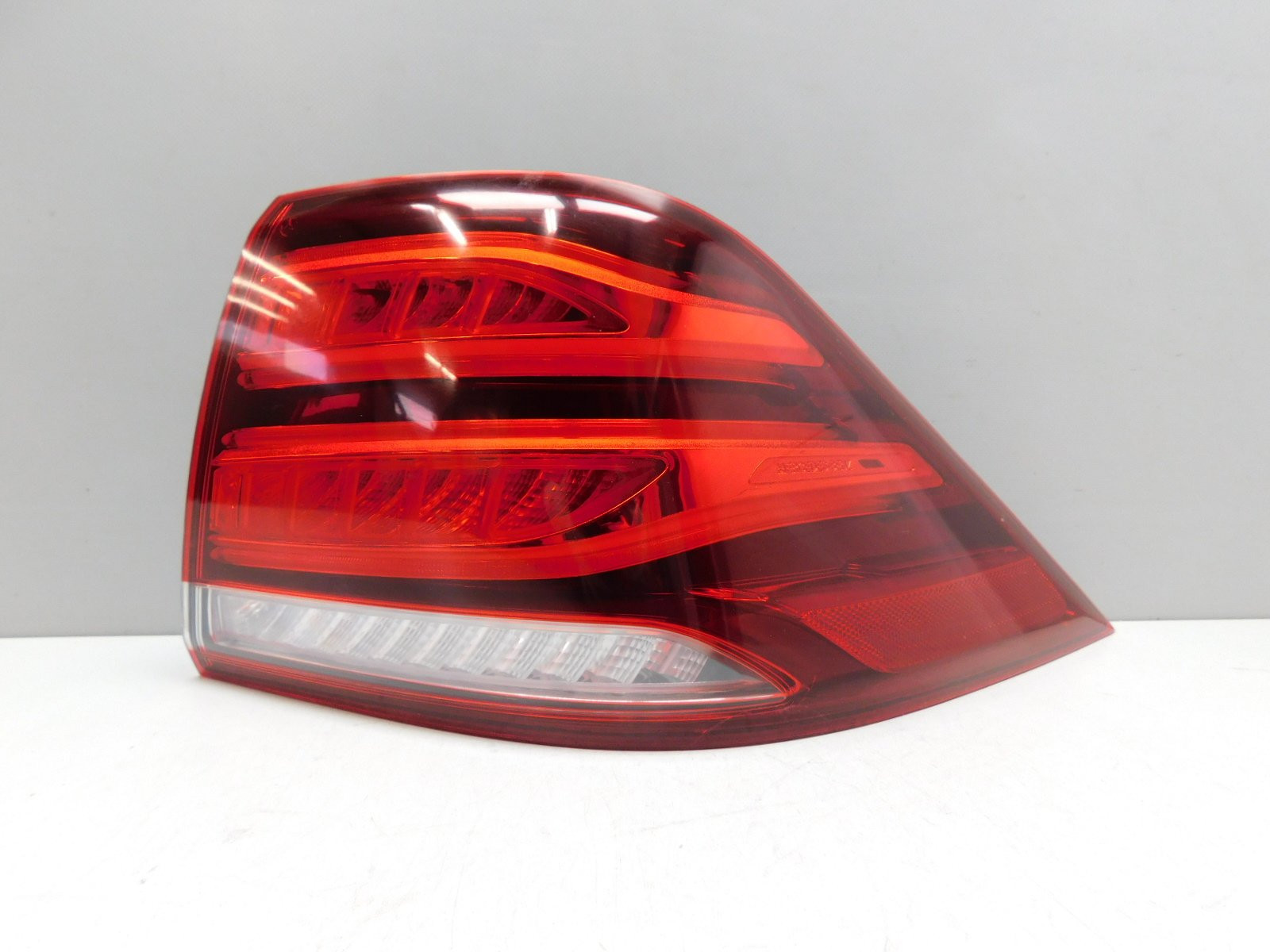 Задние фонари ниссан мурано z51. Задний противотуманный фонарь мурано z51. А049044 фонарь мерседес. Задний фонарь gle. Фонарь glc рестайлинг.