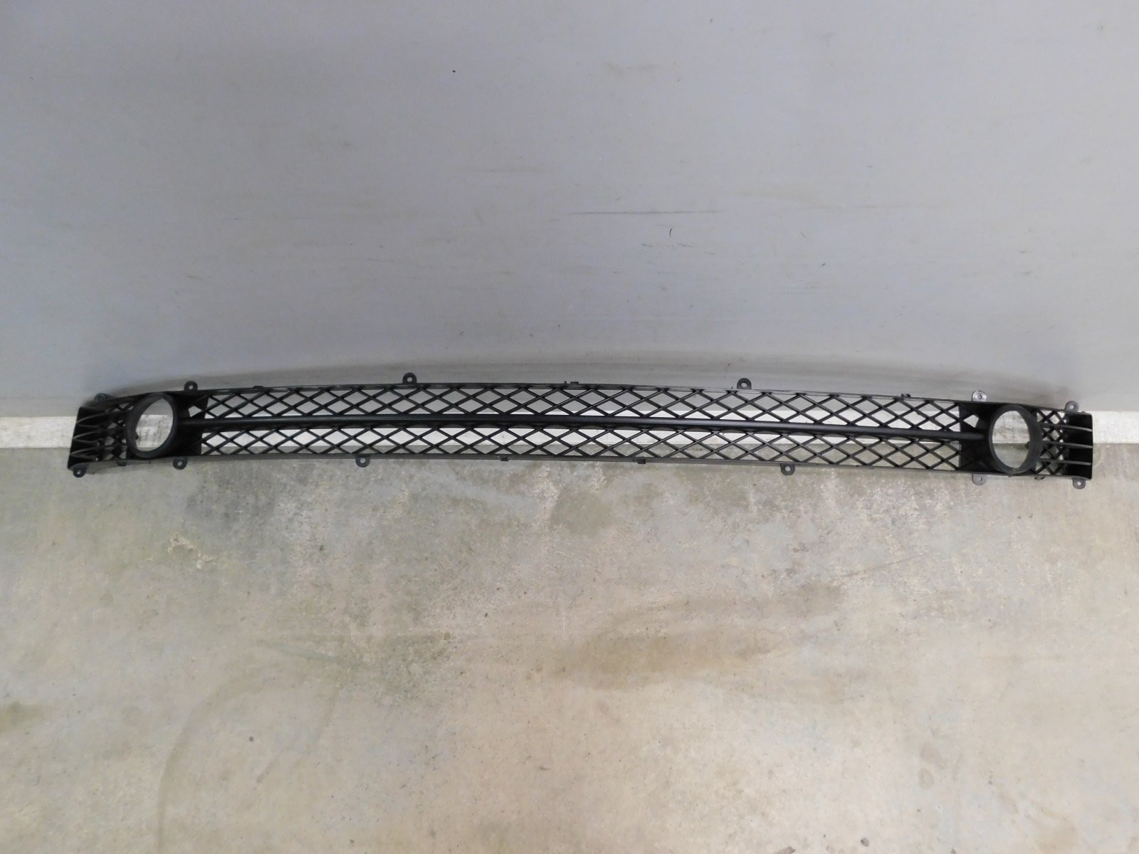 Решетка в бампер центральная Chery Fora (A21) 2006>